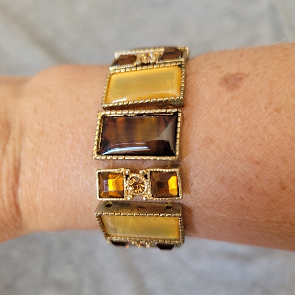 Elastic bracelet